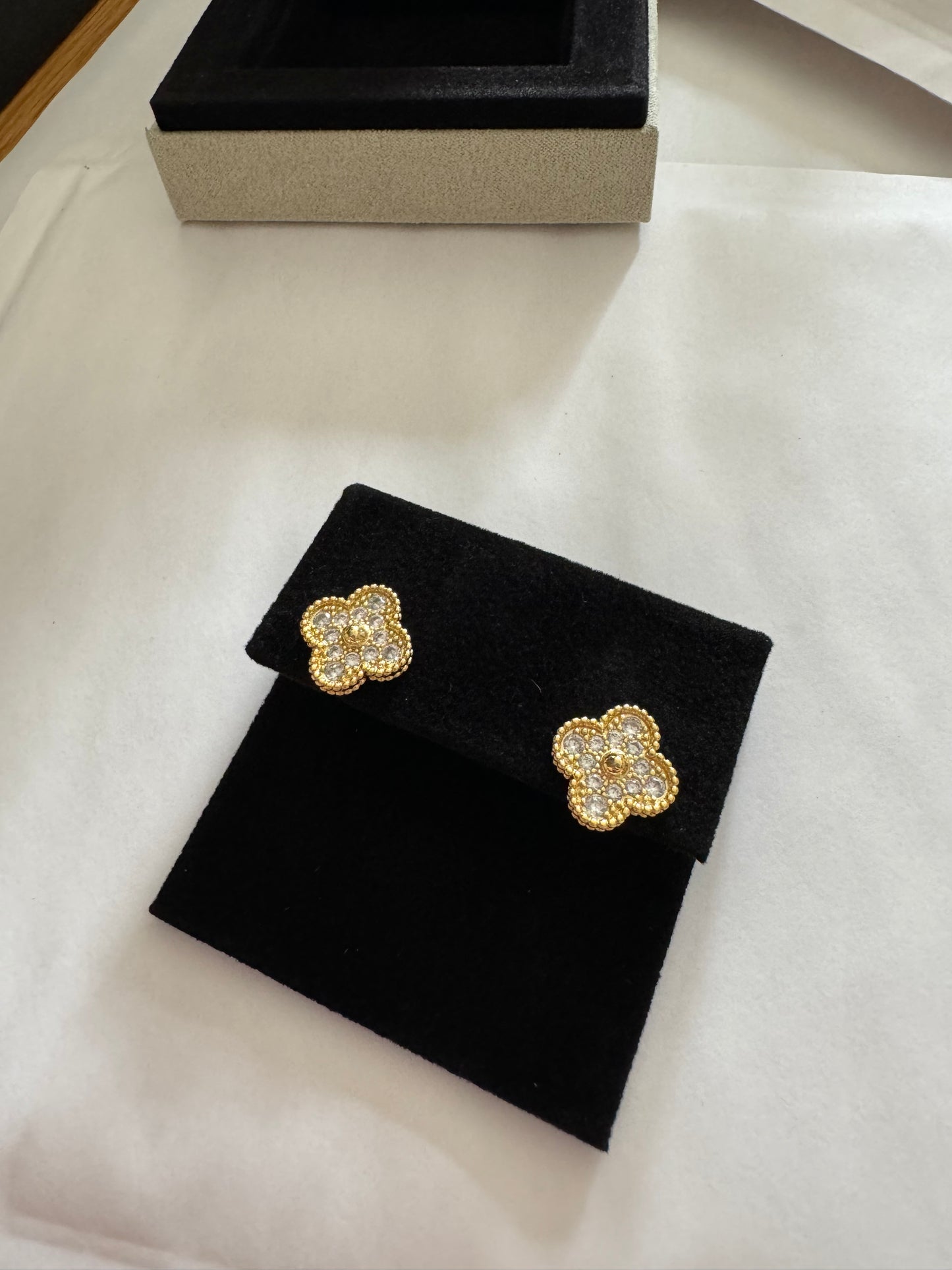 Flower studs with stones